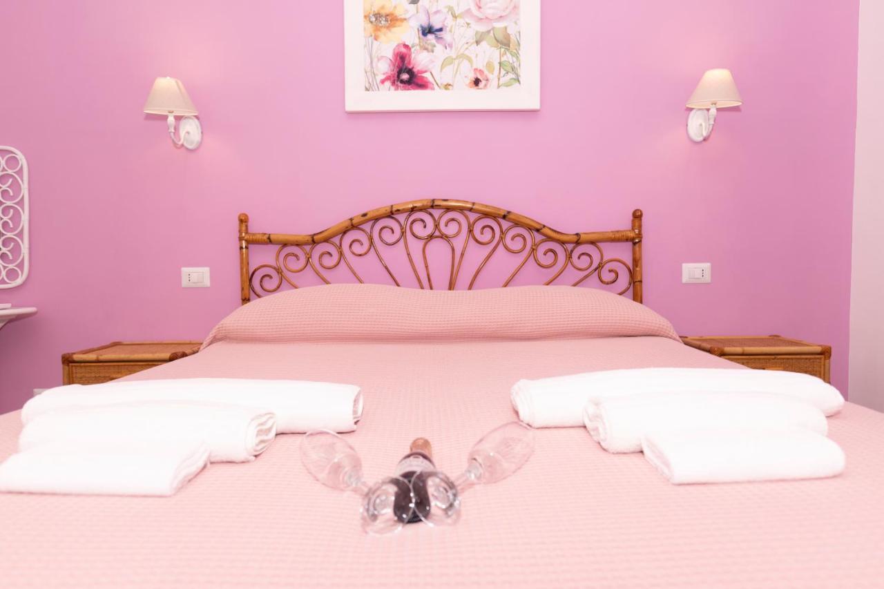 Hotel Violetta à Ostie Extérieur photo
